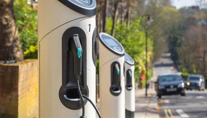 Gbigbe awọn ifiweranṣẹ gbigba agbara ni United Kingdom——Ti a kọ nipasẹ JONCHN Electric.